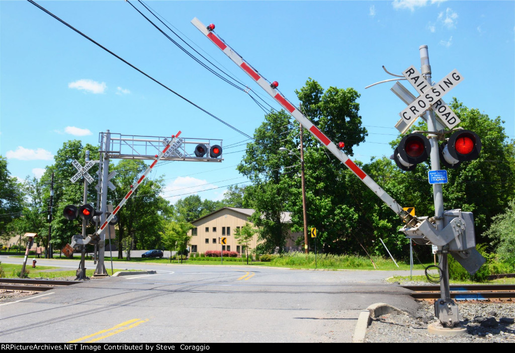 Crossing Gates Lowering and Flashers Lit #3